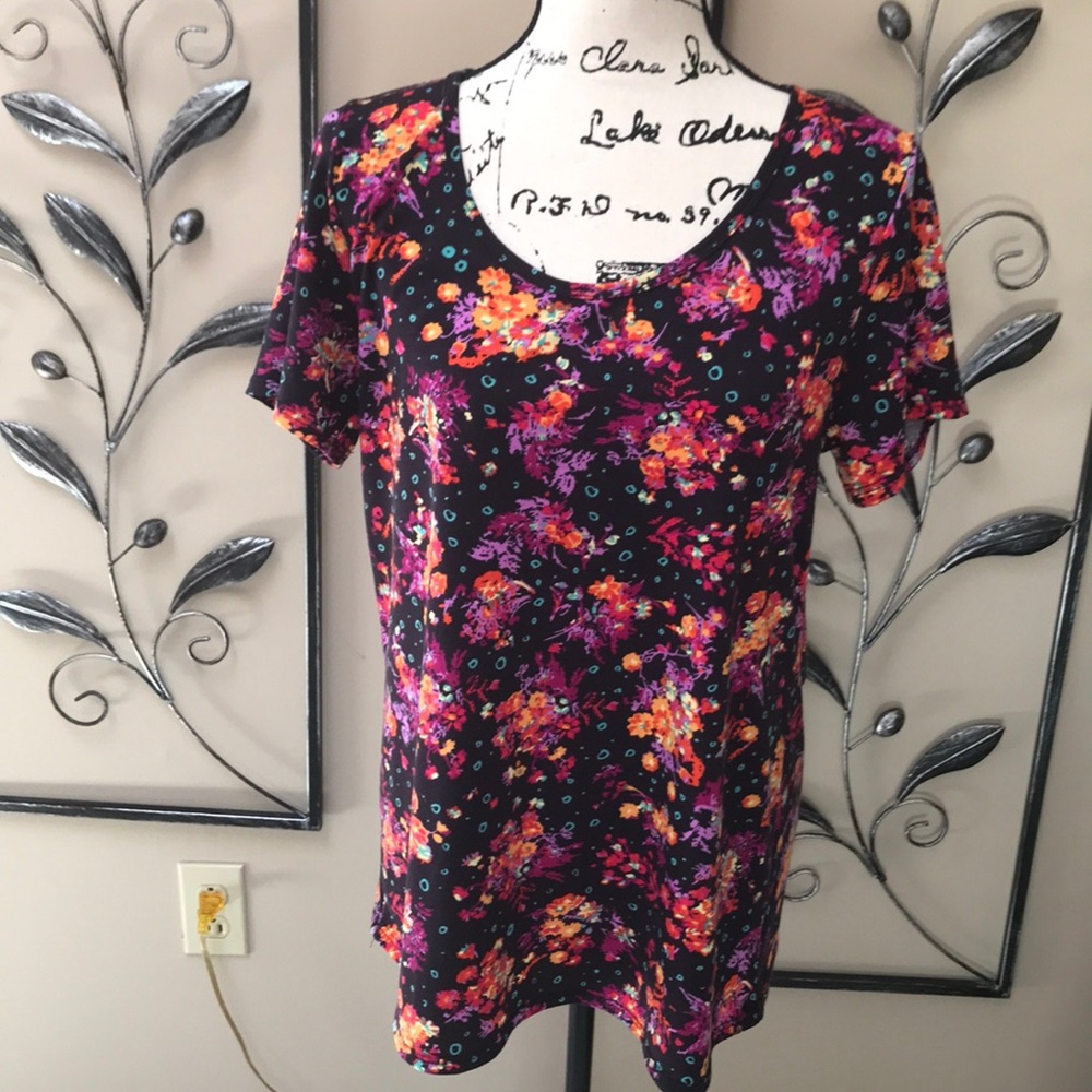Lularoe Classic T.